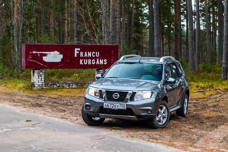 Участники марафона «60 часов «За рулем»: испытания песками и морозильной камерой. Часть 2. "За Рулем" www.zr.ru Сегодня полигон «Адажи» время от времени посещает техника и военные Североатлантического альянса.